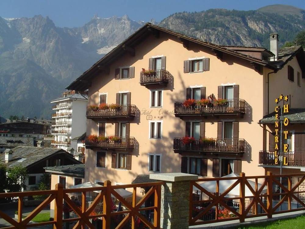Centrale Courmayeur Luaran gambar