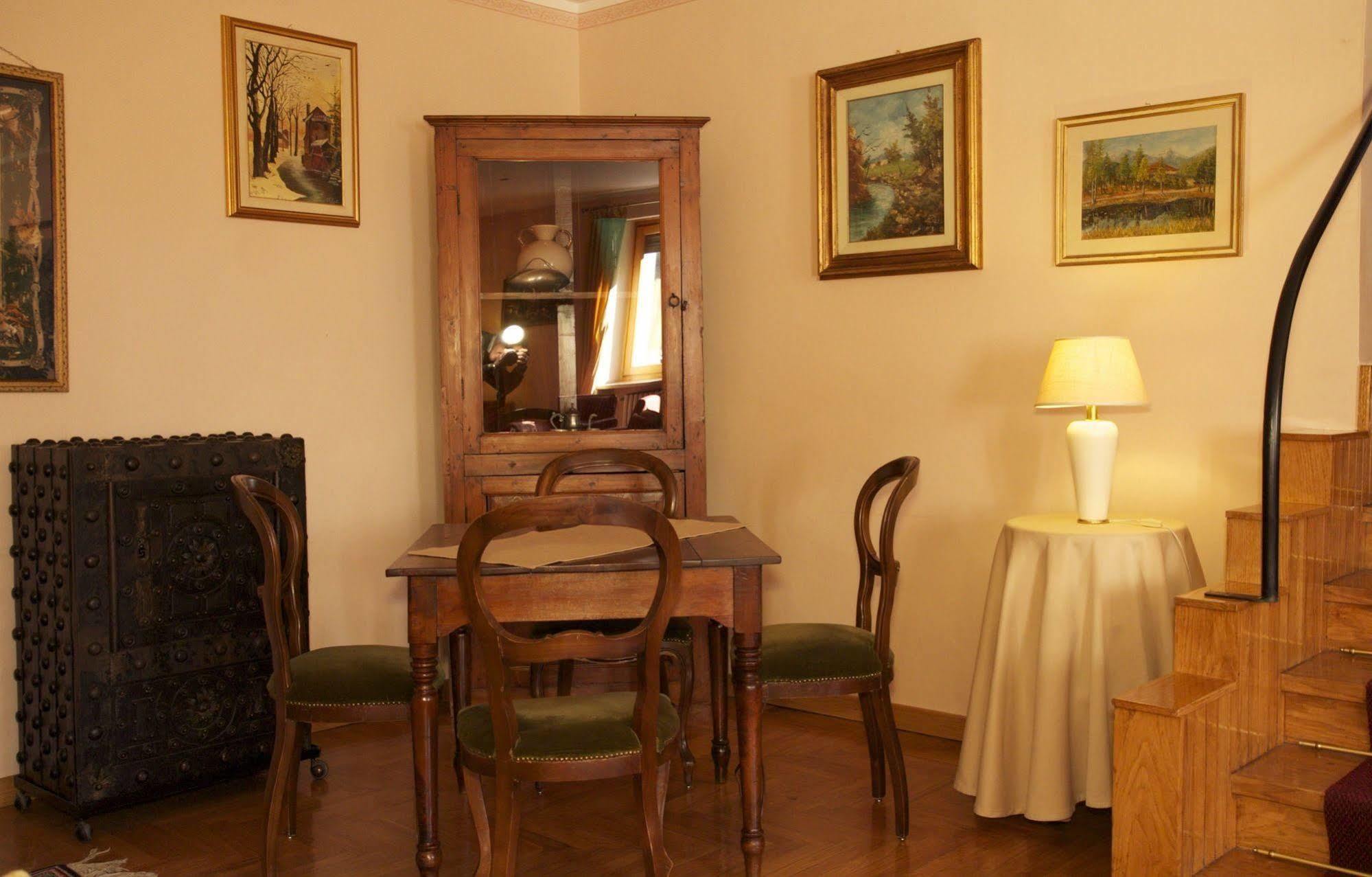Centrale Courmayeur Luaran gambar