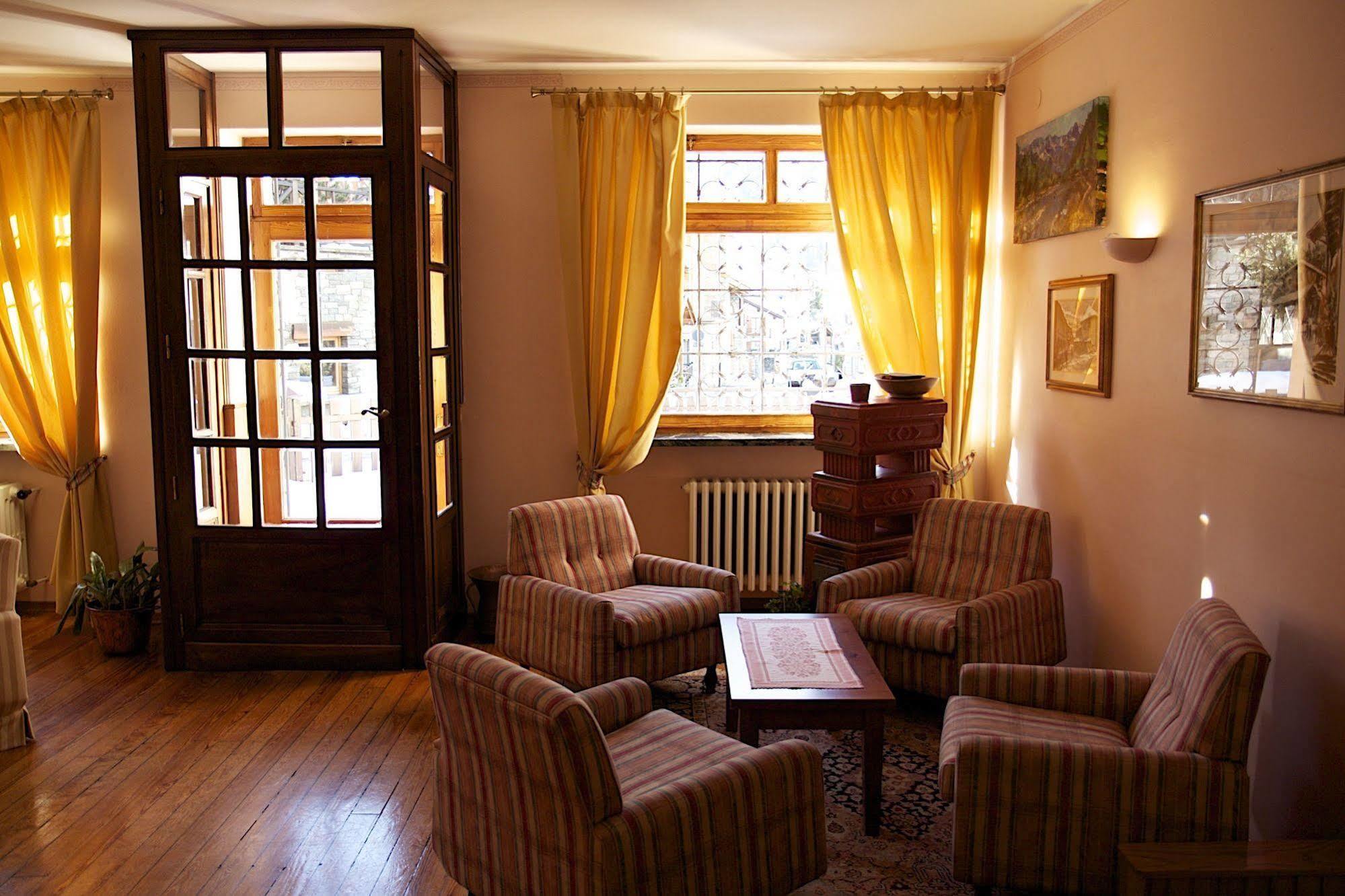 Centrale Courmayeur Luaran gambar
